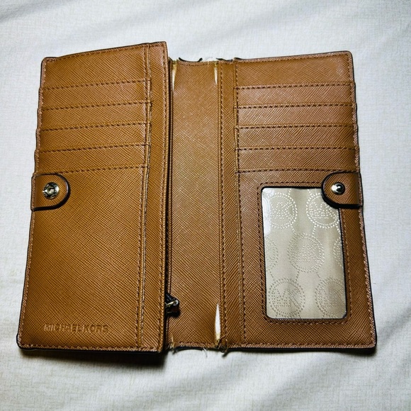 Michael Kors cream Classic MK Design - Picture 3 of 8